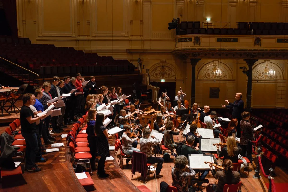 Stephen Layton rehearsing Polyphony and Britten Sinfonia for the concert of 28 February 2015 (Pärt: Berliner Messe), Concertgebouw, Amsterdam. Arvo Pärt project