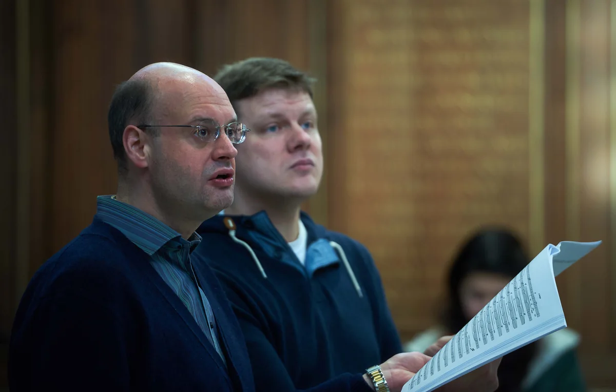 Ešenvalds and Layton address the choir
